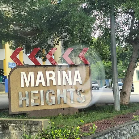 Marina Heights Home Suite Teluk Batik Lumut Exterior photo