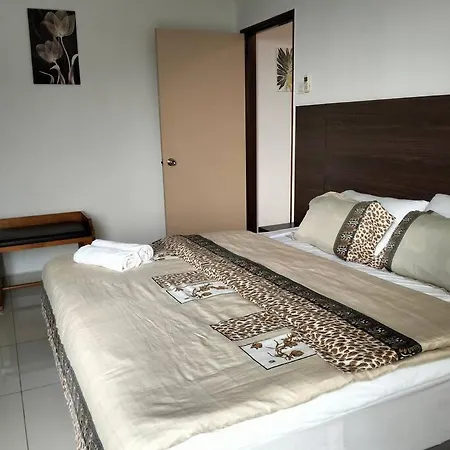 Marina Heights Home Suite Teluk Batik Lumut Exterior photo