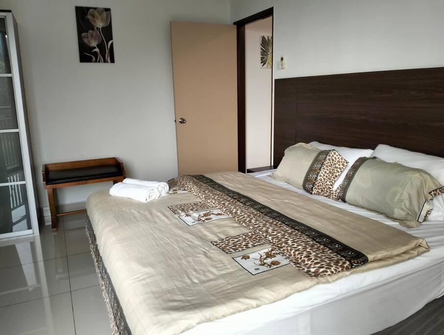 Marina Heights Teluk Batik Apartment